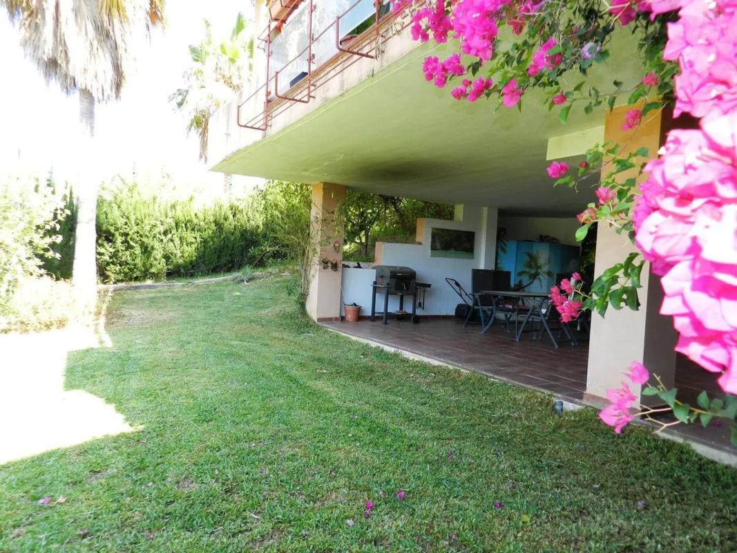 Venta de chalet independiente en Calle Moscu, Estepona
photo 2