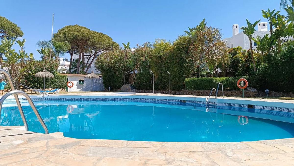 Sale of apartment in Barrio Paraiso-Barronal, Estepona
photo 2