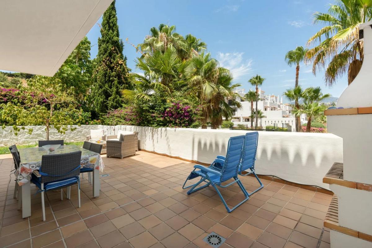 Venta de piso en Calle Igualeja, Estepona
photo 1