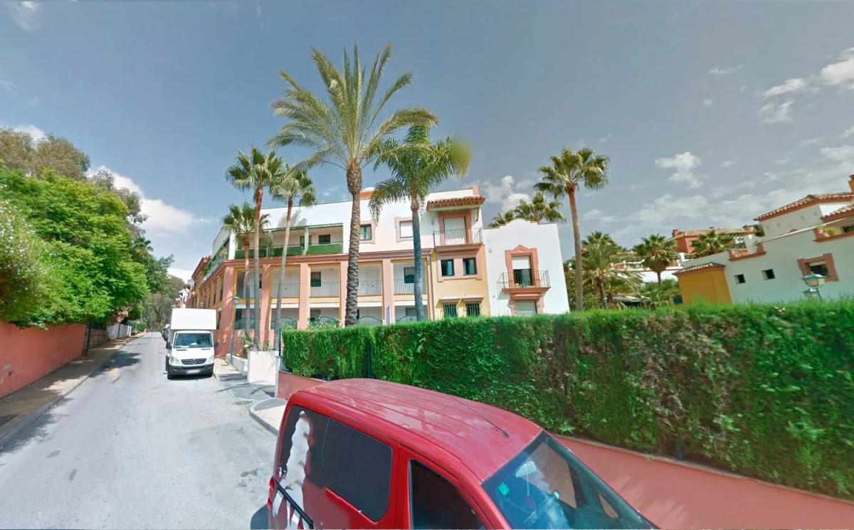 Venta de piso en Calle Pico de los Reales, Estepona
 photo 2