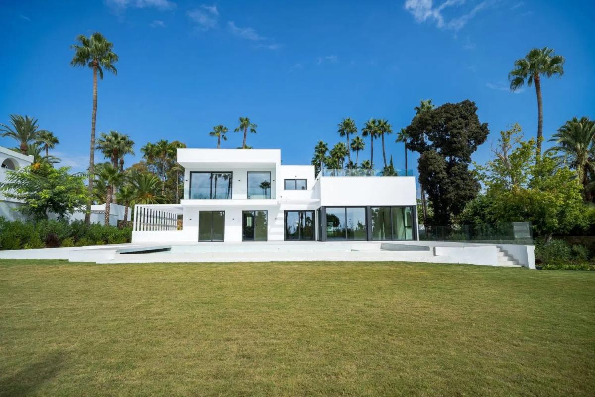 Sprzedaż niezależnego domku jednorodzinnego w Barrio Paraiso-Barronal, Estepona photo 2