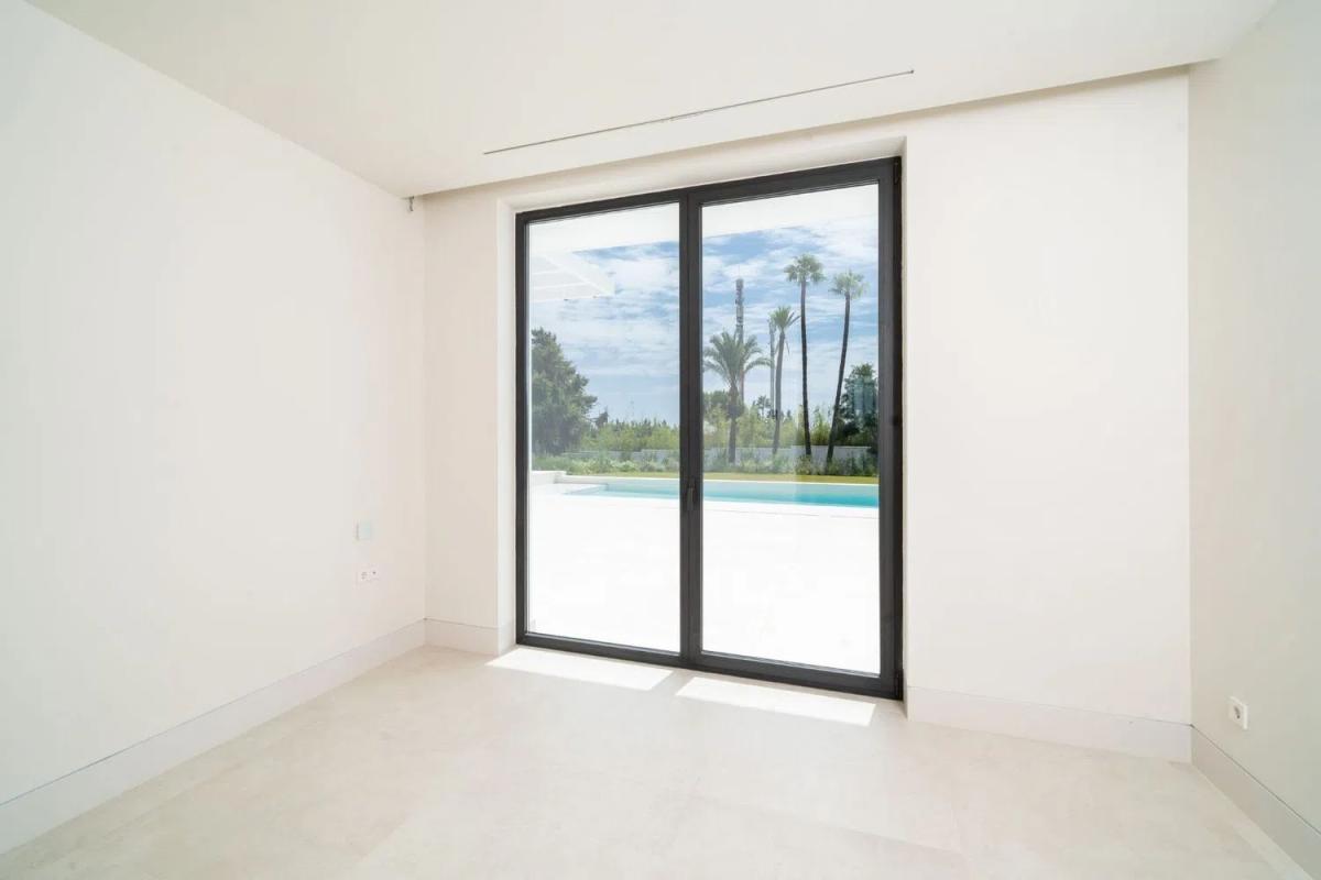Sprzedaż niezależnego domku jednorodzinnego w Barrio Paraiso-Barronal, Estepona photo 3