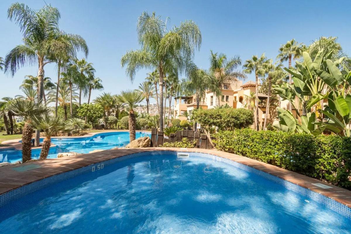 Sale of apartment in Urbanización Dos Hermanas II, Estepona
photo 1