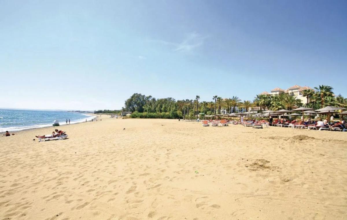 Sale of apartment in Urbanización Dos Hermanas II, Estepona
photo 2