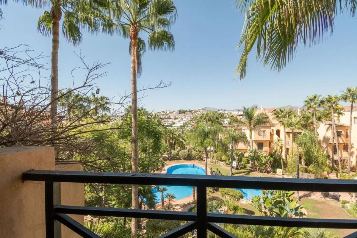 Sale of apartment in Urbanización Dos Hermanas II, Estepona
photo 3