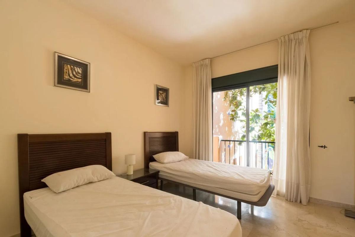 Sale of apartment in Urbanización Dos Hermanas II, Estepona
photo 4