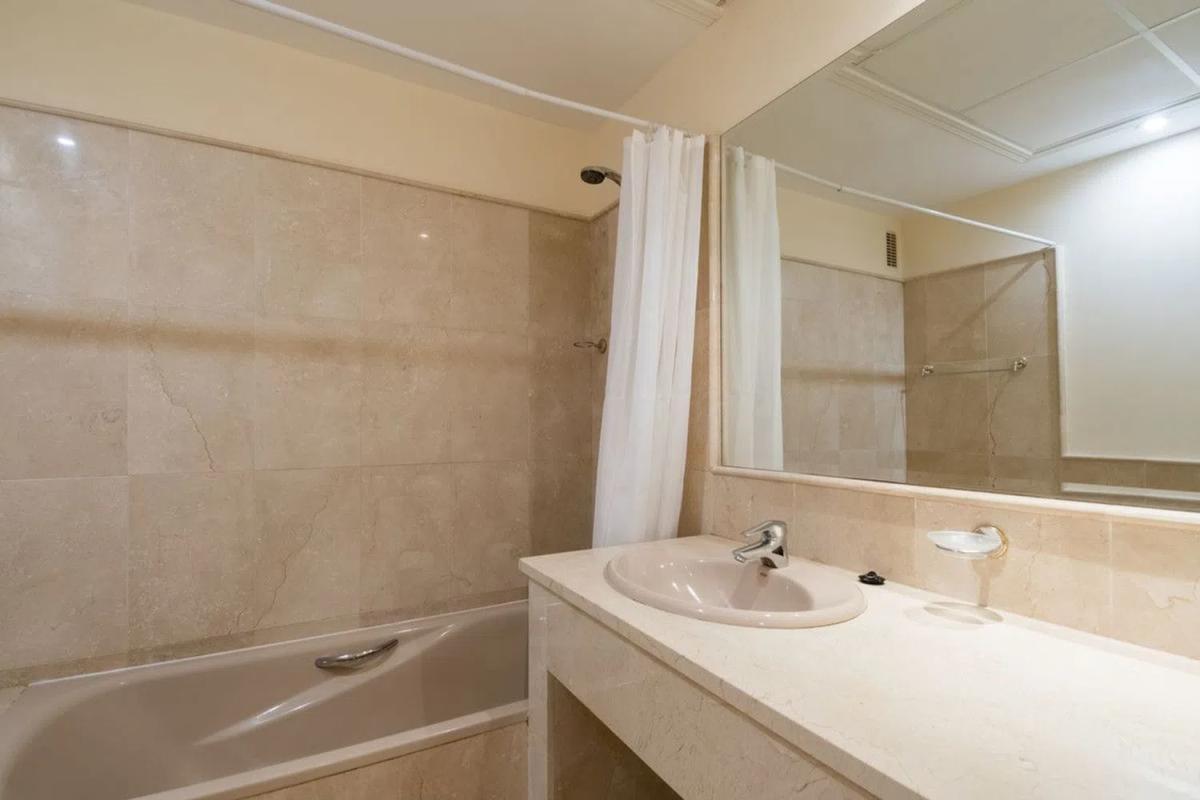 Sale of apartment in Urbanización Dos Hermanas II, Estepona
photo 5