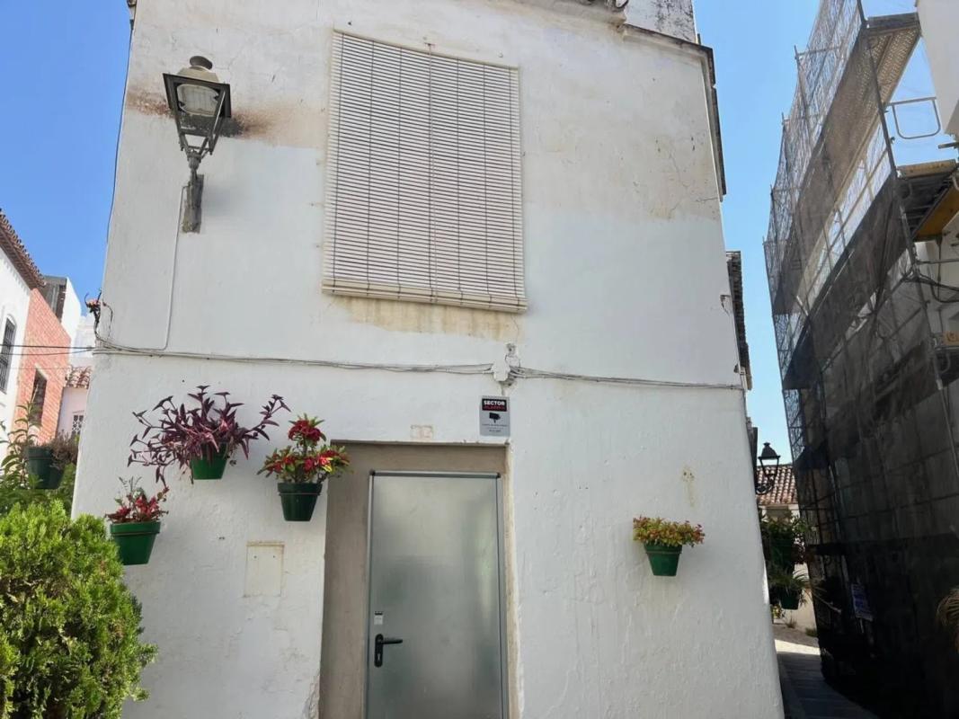 Sale of independent chalet in Calle Aurora, Estepona
photo 1