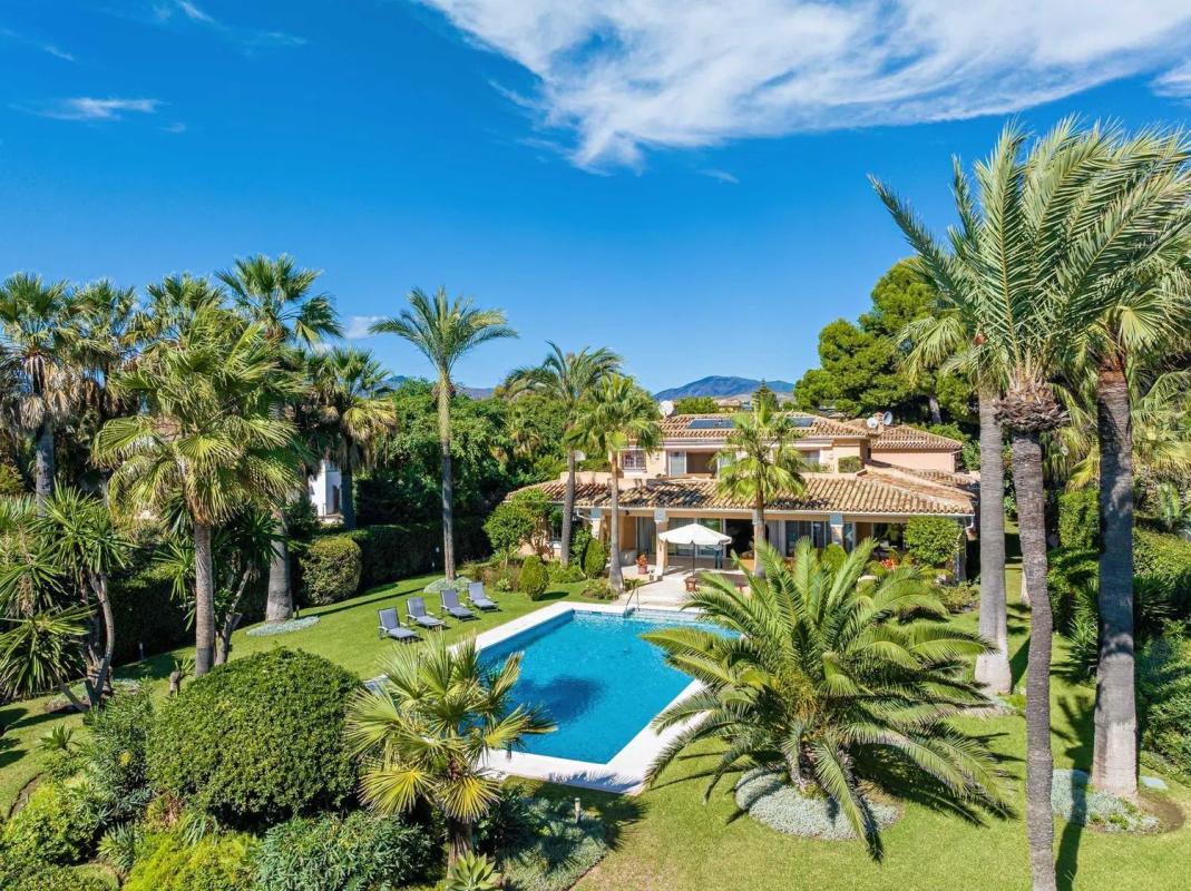 Venta de chalet independiente en Barrio Paraiso-Barronal, Estepona
photo 2