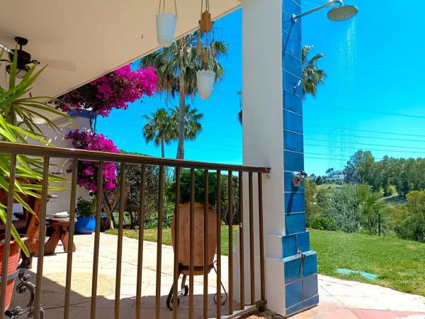 Wolnostojąca willa na sprzedaż w  Calle Alvaro de Bazán, Estepona photo 1