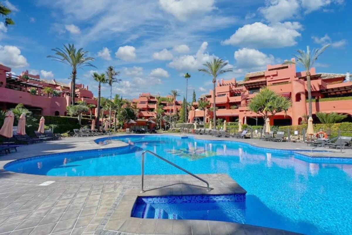 Продажа квартиры на Barrio Punta Plata, Эстепона
photo 1