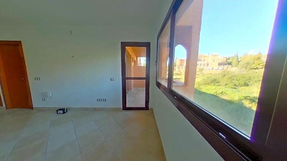 Sale of apartment in Calle Hinojo, Estepona
photo 2