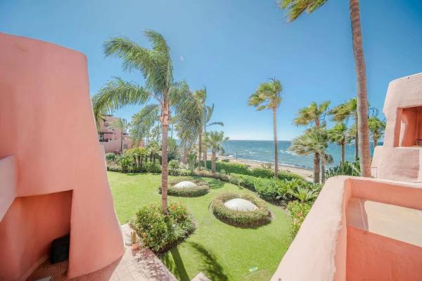 Mieszkanie na sprzedaż w Barrio Guadalmansa, Estepona photo 1