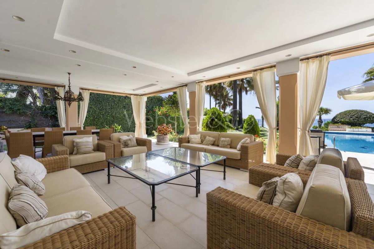 Sprzedaż niezależnego domku jednorodzinnego w  Calle Amapola, Estepona photo 2