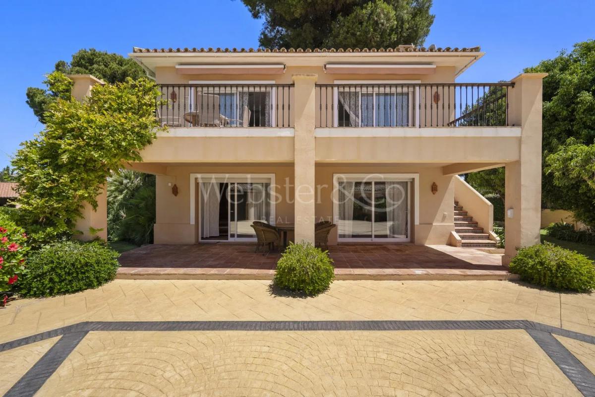 Sprzedaż niezależnego domku jednorodzinnego w  Calle Amapola, Estepona photo 3