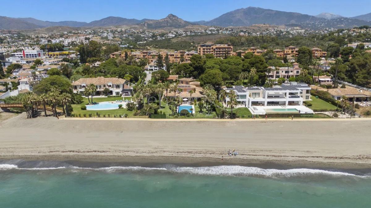 Sprzedaż niezależnego domku jednorodzinnego w  Calle Amapola, Estepona photo 5