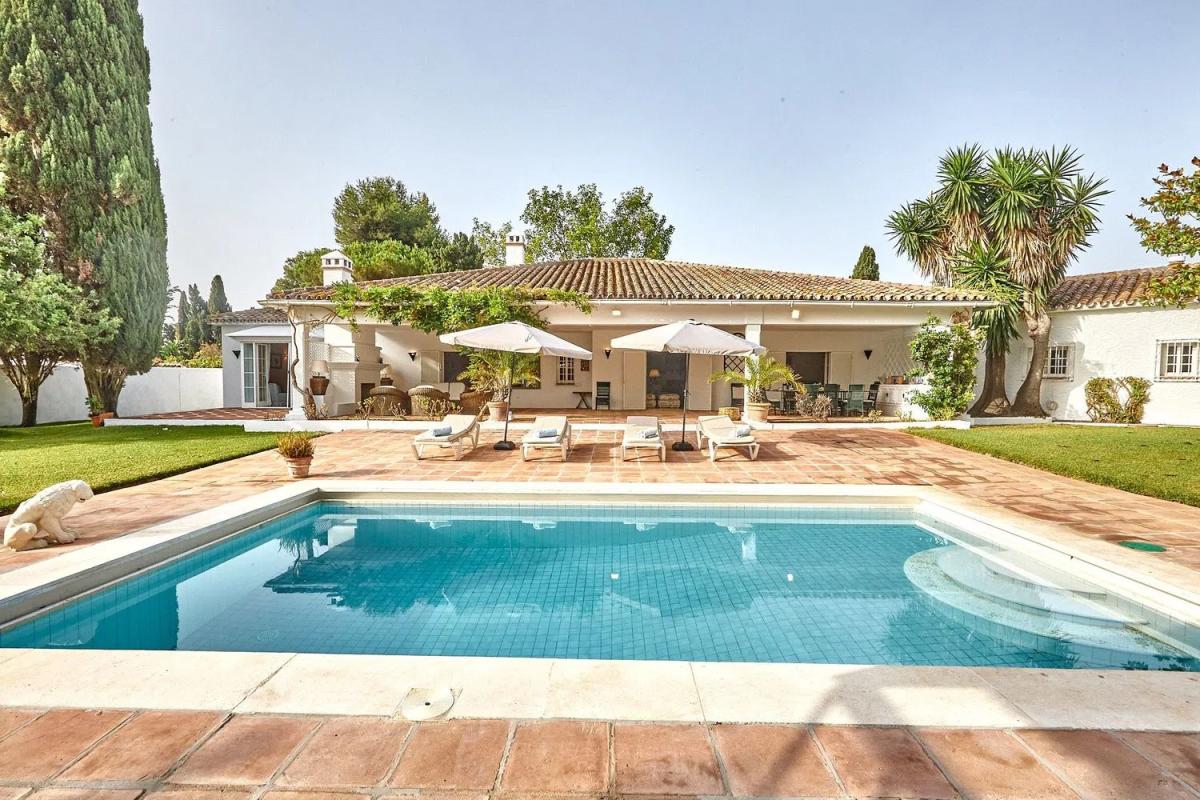 Sprzedaż niezależnego domku jednorodzinnego w Calle Vascongadas, Estepona photo 2