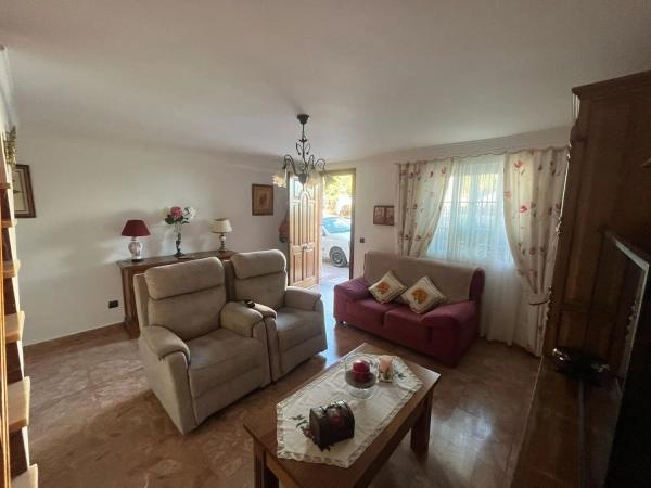 Коттедж на продажу в  Calle Cristóbal Colón, 23, Эстепона photo 1