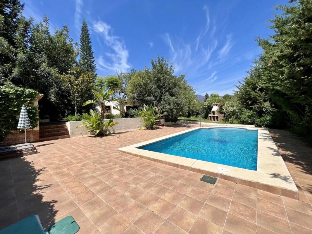 Venta de chalet independiente en Barrio El Velerín, Estepona
photo 1