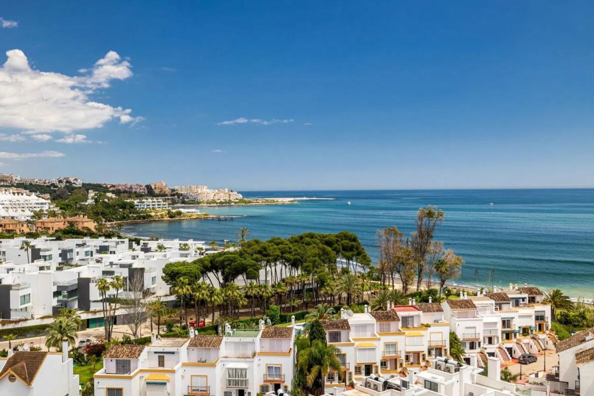 Venta de ático en Lugar Urbanizacion Bahia de Estepona, Estepona photo 1