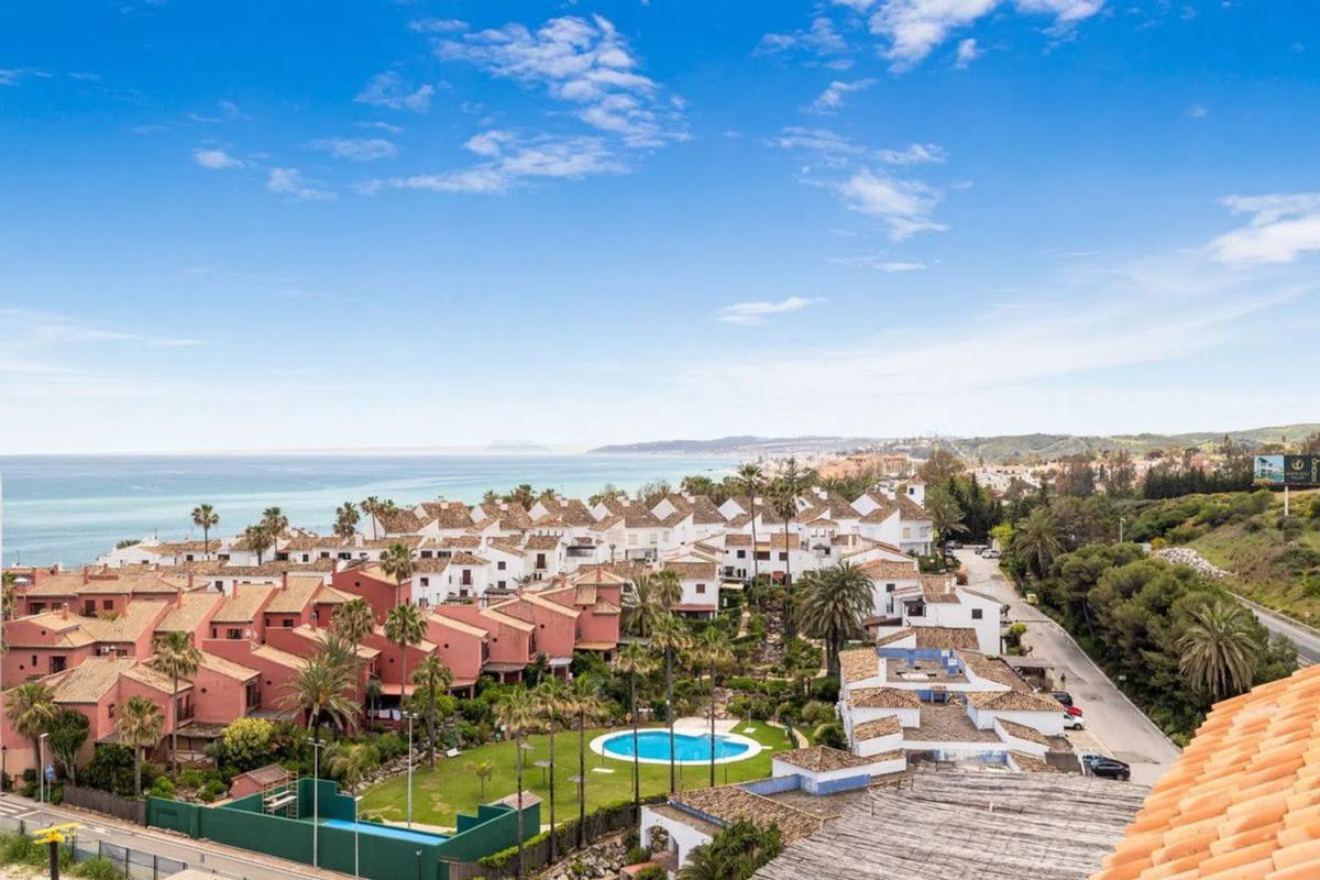 Venta de ático en Lugar Urbanizacion Bahia de Estepona, Estepona photo 2