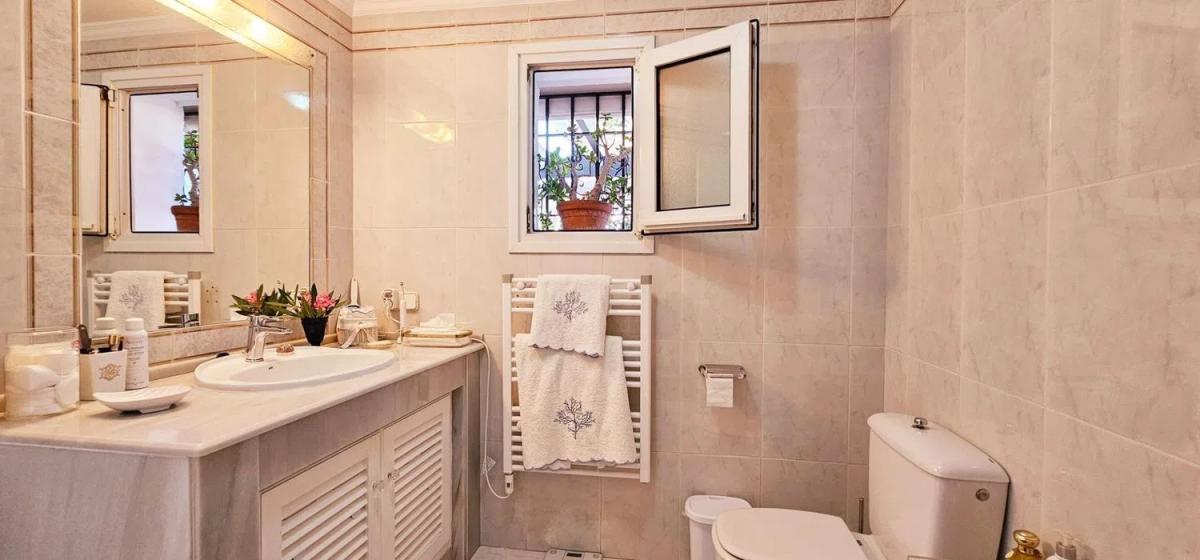 Venta de chalet independiente en Calle Miami, 2, Estepona
photo 3