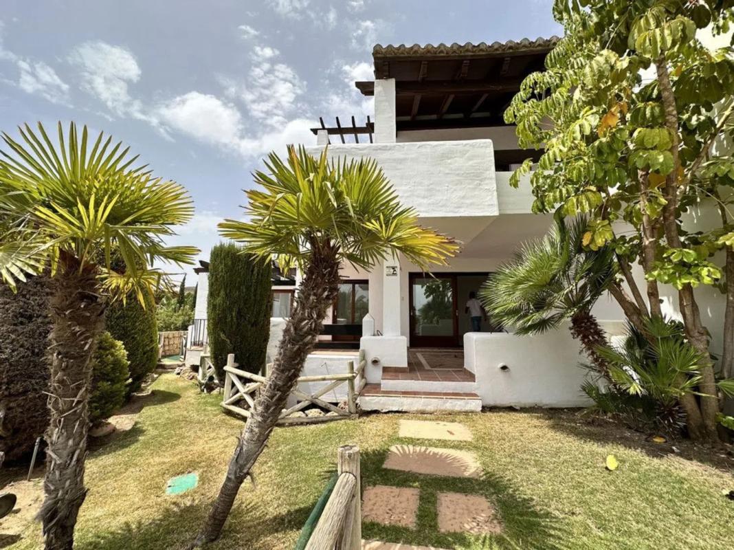 Sale of independent chalet in Carretera de Benahavis, Estepona
photo 2