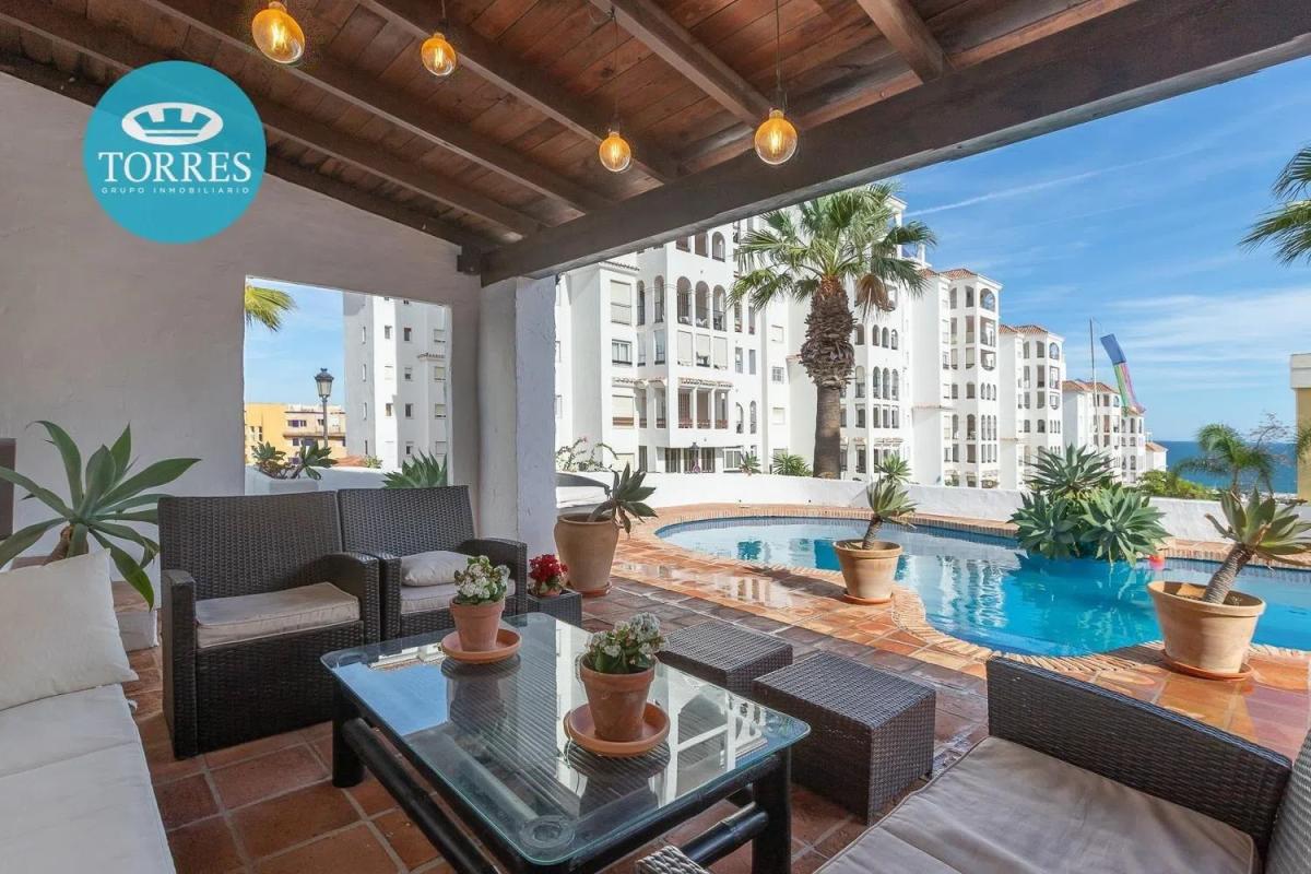 Sprzedaż niezależnego domku jednorodzinnego w Avenida Reina Sofía, Estepona photo 1