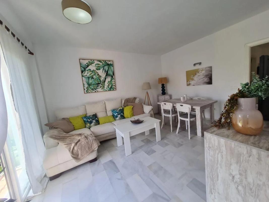 Sale of apartment in Avenida de los Andaluces, Estepona
photo 2
