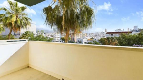Mieszkanie na sprzedaż w Barrio Puerto de Estepona, Estepona photo 1