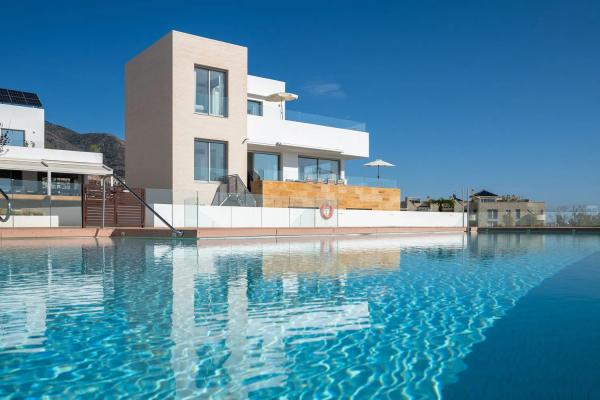 Detached villa for sale in Calle las Malvas, Fuengirola photo 1