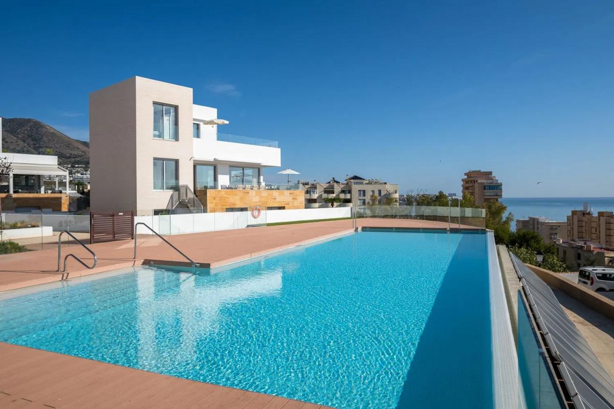 Sale of independent chalet in Calle las Malvas, Fuengirola
photo 2