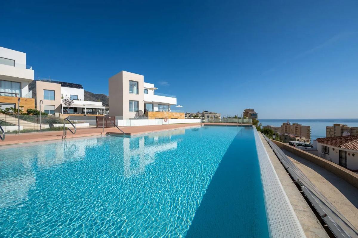 Sale of independent chalet in Calle las Malvas, Fuengirola
photo 4