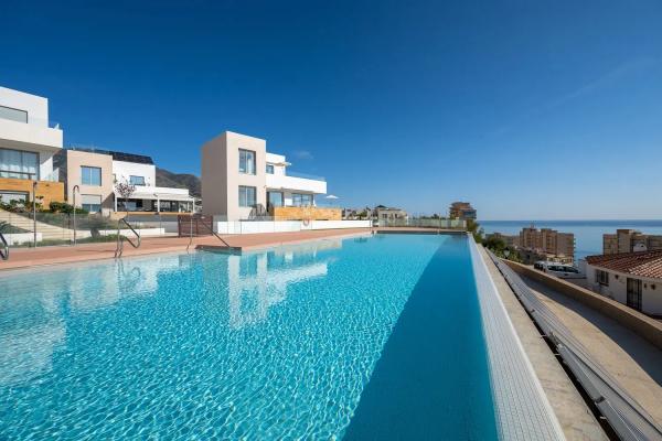 Detached villa for sale in  Calle las Malvas, Fuengirola photo 4