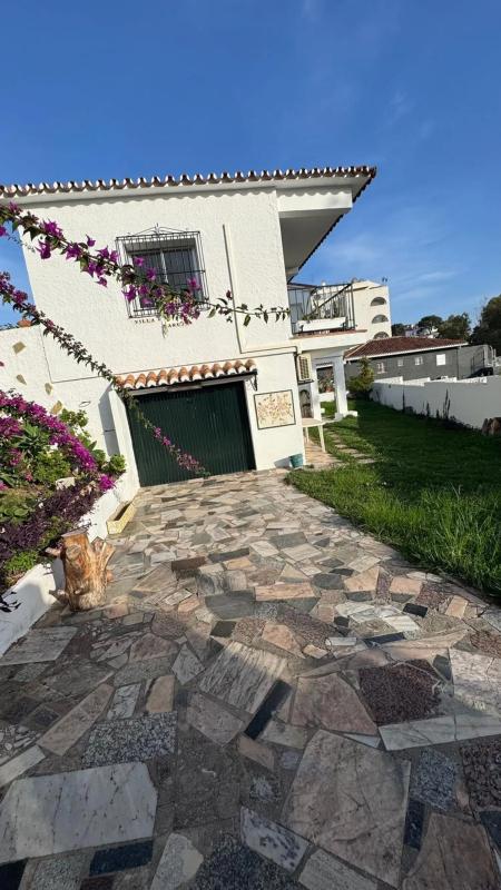 Sale of independent chalet in Calle Higueras, Fuengirola
 photo 3