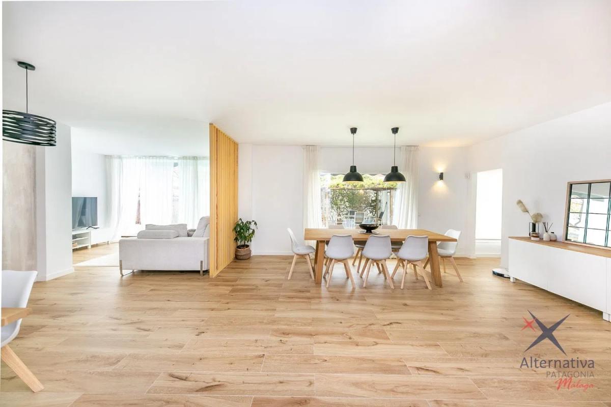 Sale of independent chalet in Avenida del Higuerón, Fuengirola
photo 2