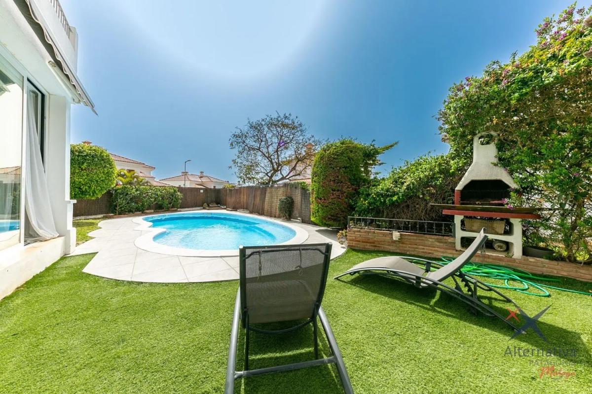 Sale of independent chalet in Avenida del Higuerón, Fuengirola
photo 3