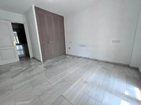 Piso en venta en Calle Viriato, Fuengirola thumbnail 2