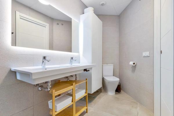 Apartment for sale in  Camino Path del Antiguo Ferrocarril, 7, Fuengirola photo 4