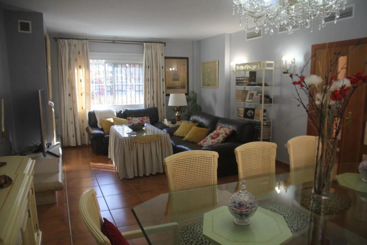 Продажа отдельного шале в Zona Puerto Deportivo, Фуэнхирола photo 2
