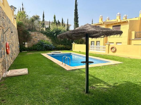 Wolnostojąca willa na sprzedaż w Calle el Lirio, 5, Fuengirola photo 1