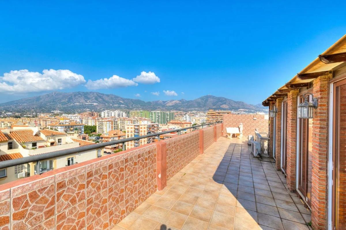 Venta de ático en Calle Santa Bárbara, Fuengirola photo 3