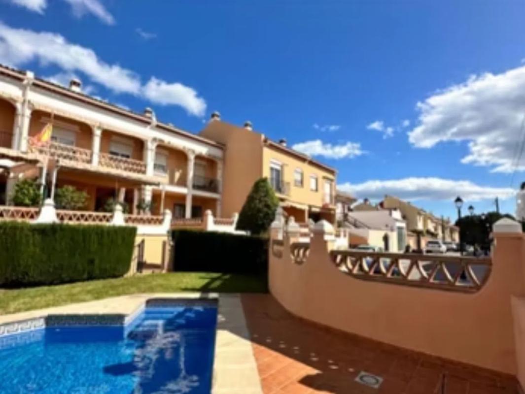 Продажа отдельного шале в  Los Pacos, Фуэнхирола photo 2