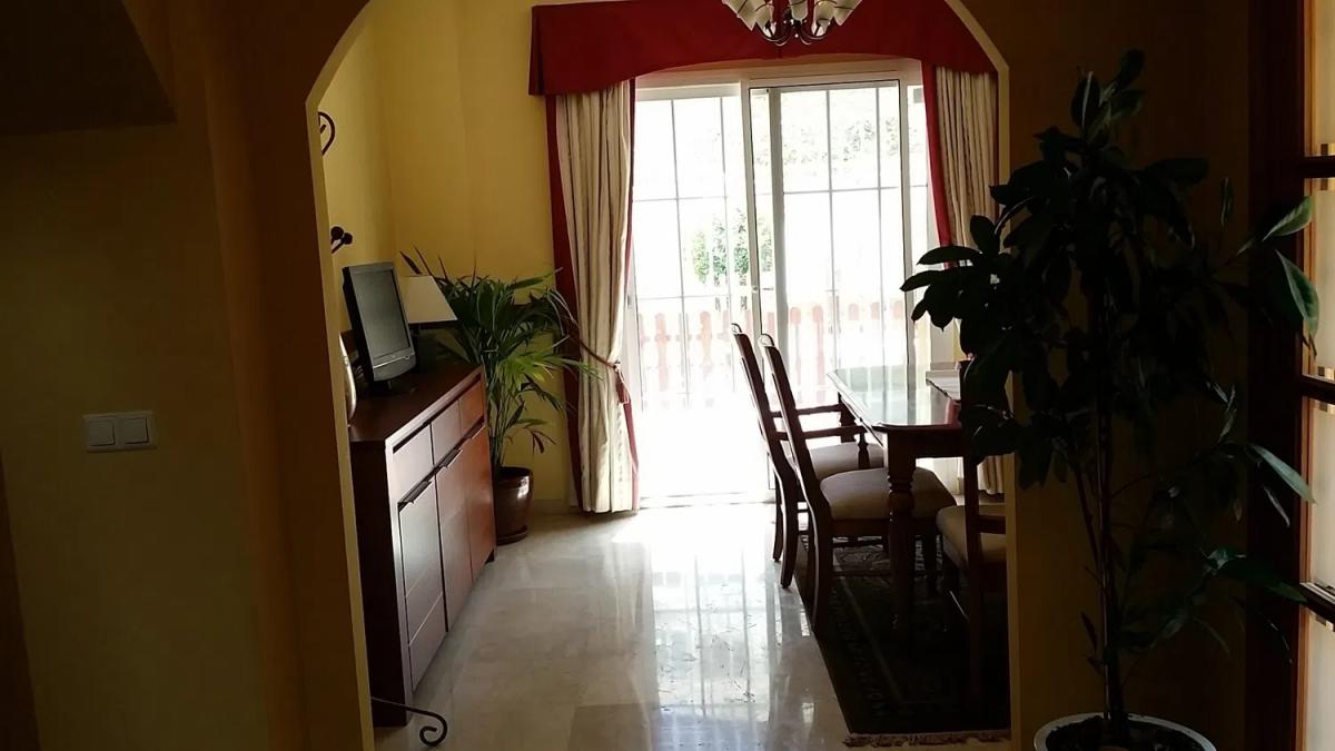 Sprzedaż niezależnego domku jednorodzinnego w Calle albahaca, 5, Fuengirola photo 1
