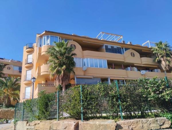 Piso en venta en  Avenida los Pacos, 51, Fuengirola photo 2