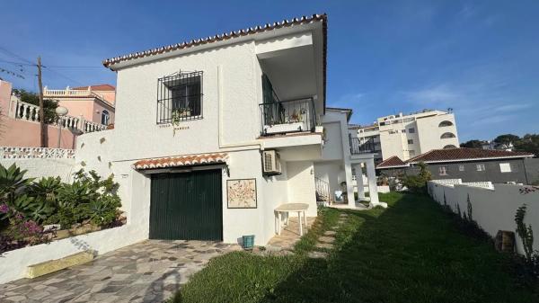 Wolnostojąca willa na sprzedaż w Calle Higueras, Fuengirola thumbnail 1