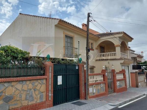 Коттедж на продажу в Los Pacos, Фуэнхирола photo 1