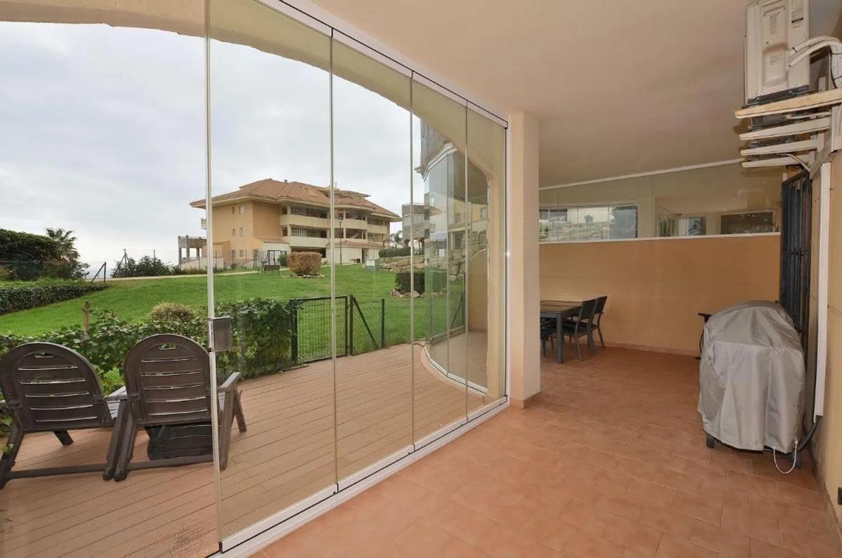 Sale of apartment in Las Gaviotas, Fuengirola
 photo 2