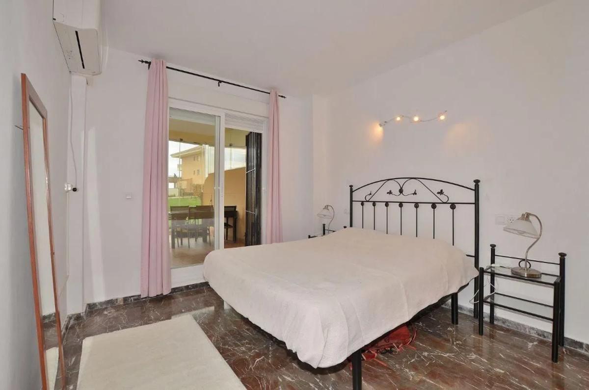 Sale of apartment in Las Gaviotas, Fuengirola
 photo 5