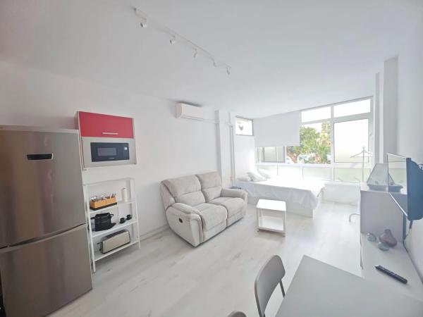 Studio for sale in Calle el Lirio, 25, Fuengirola photo 1